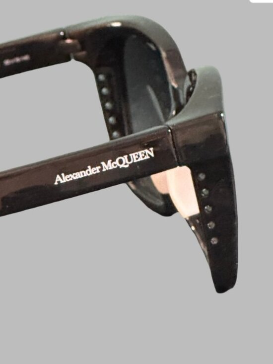 ? NWT Alexander McQueen Square Sunglasses Black White ? main image 11